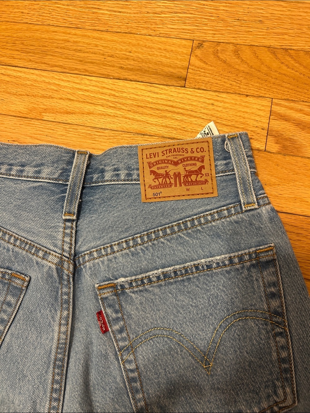 Levi’s 501 medium wash distressed denim shorts - Picture 4 of 5